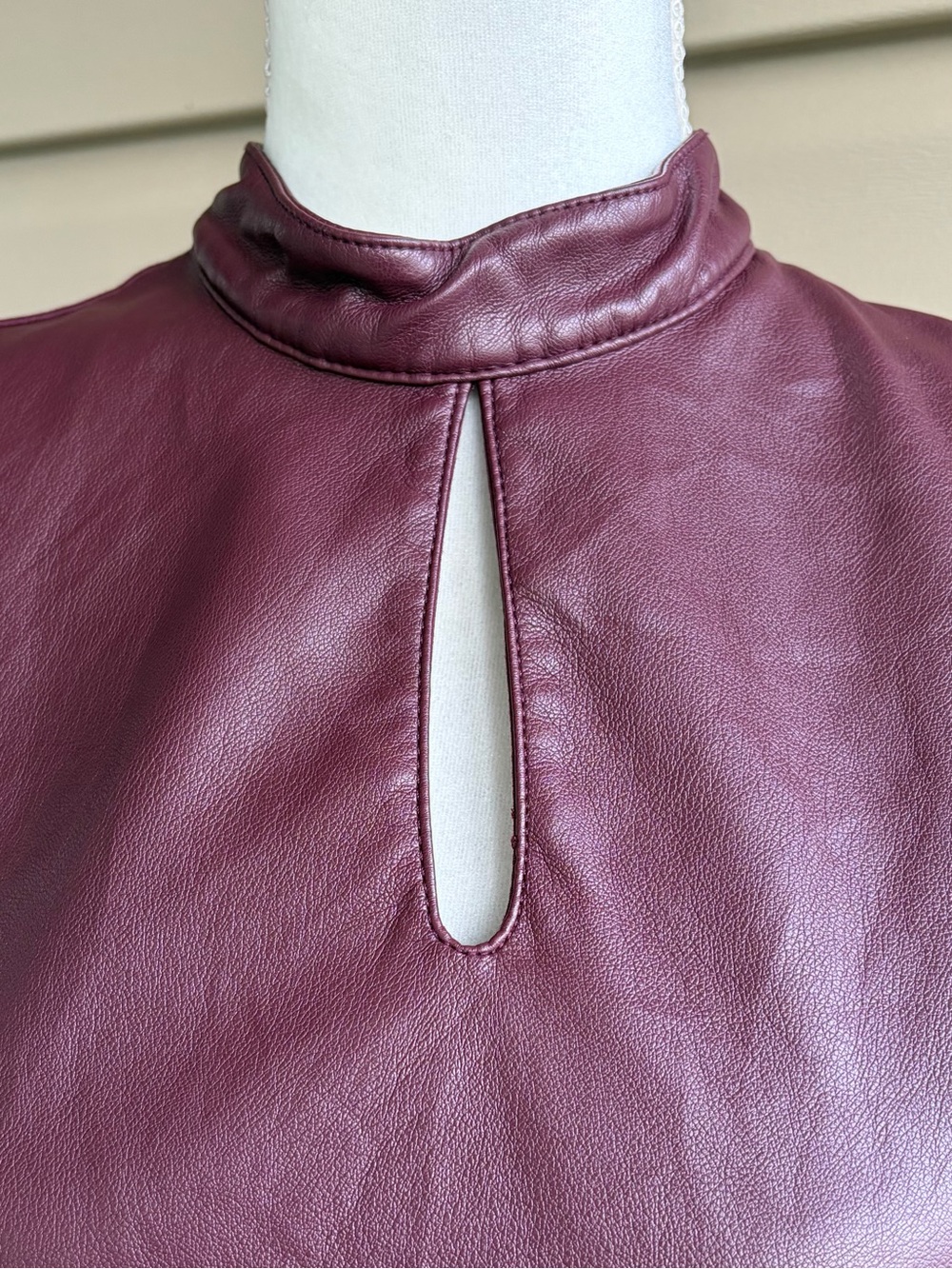 •Marc New York• Faux Leather Front Sleeveless Top in Burgundy - Size Small - Picture 4 of 8